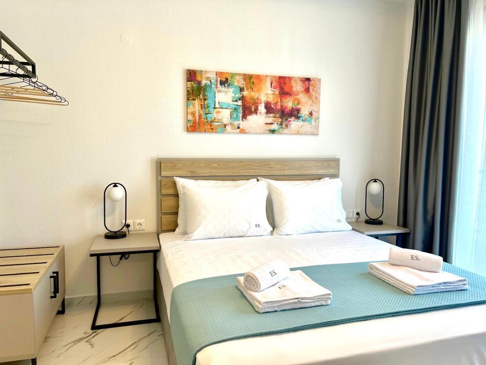 Four Shades Luxury Suites Sarti Bagian luar foto