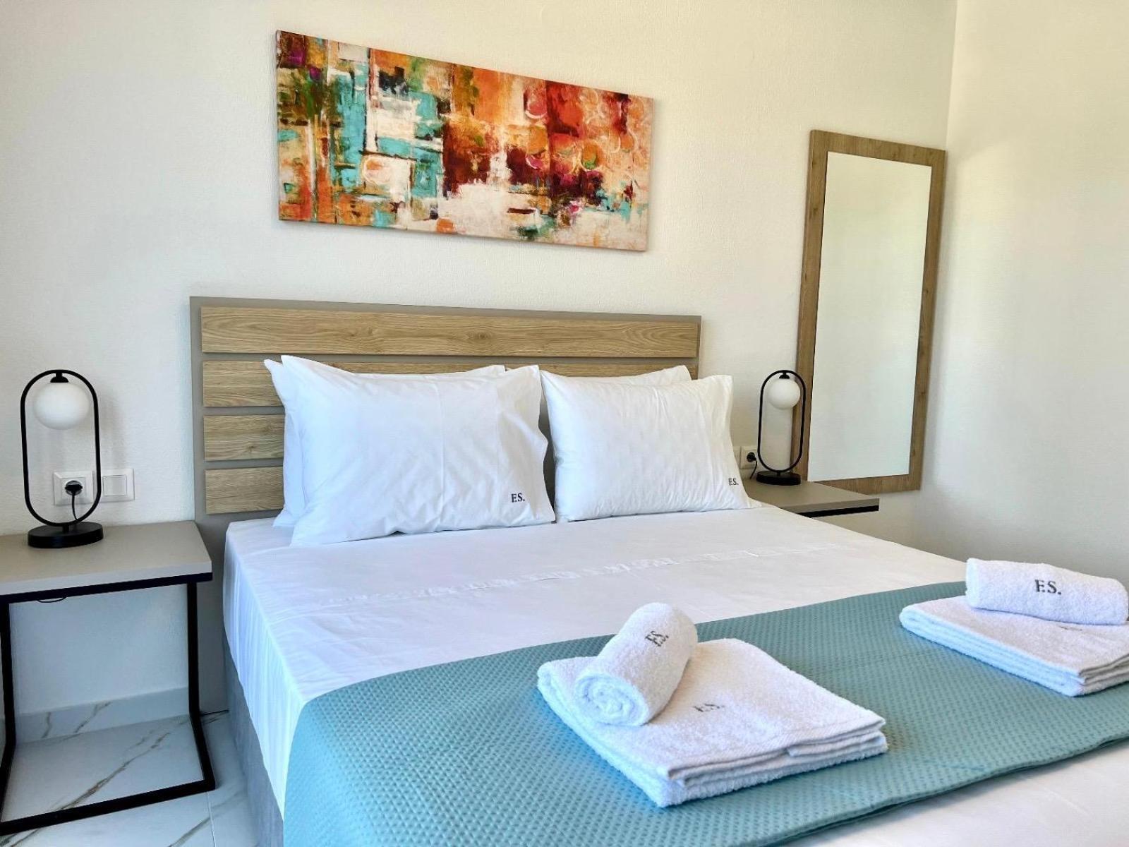 Four Shades Luxury Suites Sarti Bagian luar foto
