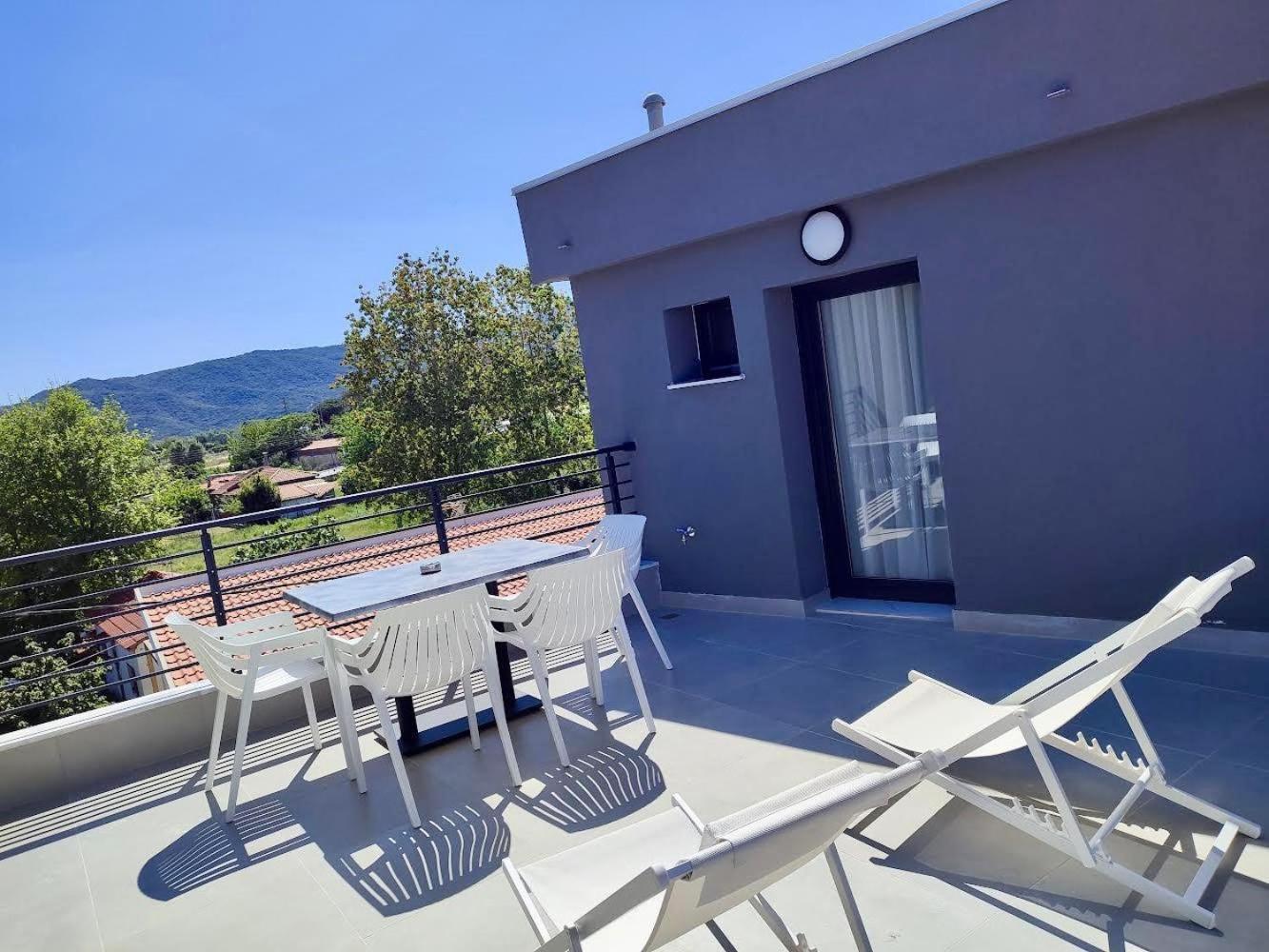 Four Shades Luxury Suites Sarti Bagian luar foto