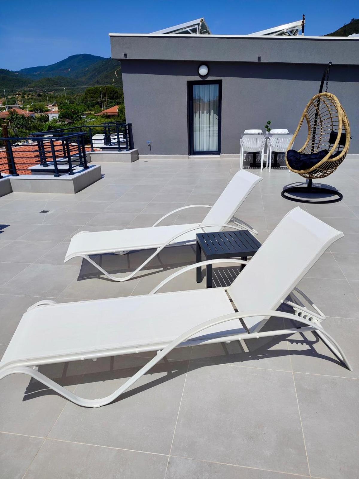 Four Shades Luxury Suites Sarti Bagian luar foto