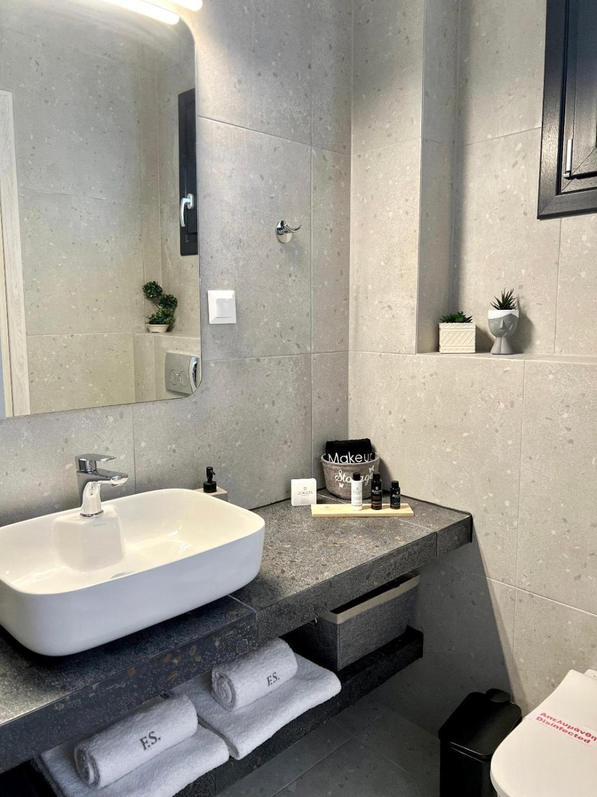 Four Shades Luxury Suites Sarti Bagian luar foto