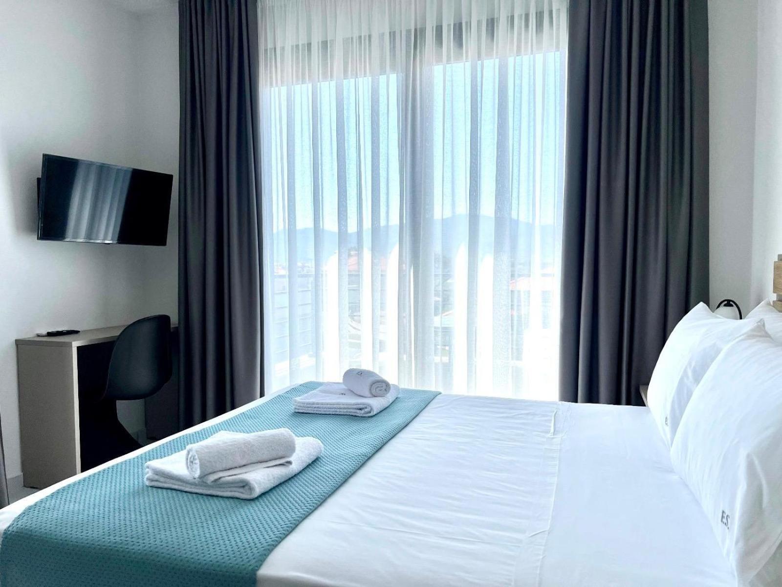 Four Shades Luxury Suites Sarti Bagian luar foto