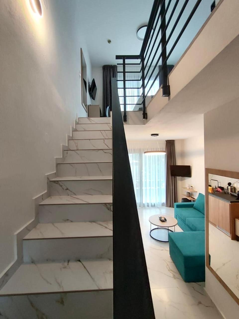 Four Shades Luxury Suites Sarti Bagian luar foto