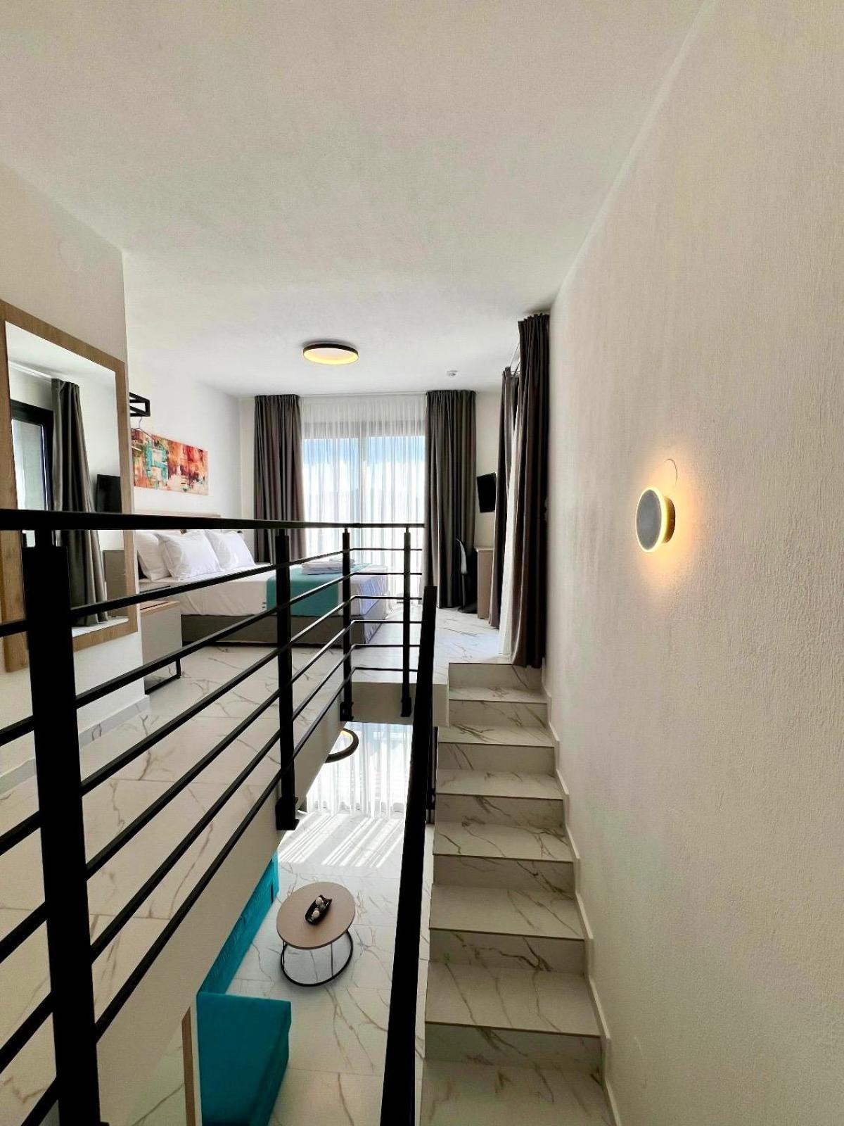 Four Shades Luxury Suites Sarti Bagian luar foto