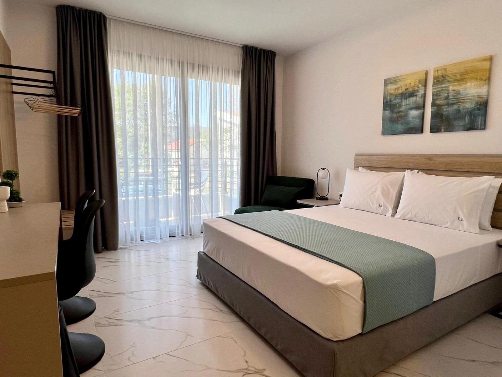 Four Shades Luxury Suites Sarti Bagian luar foto