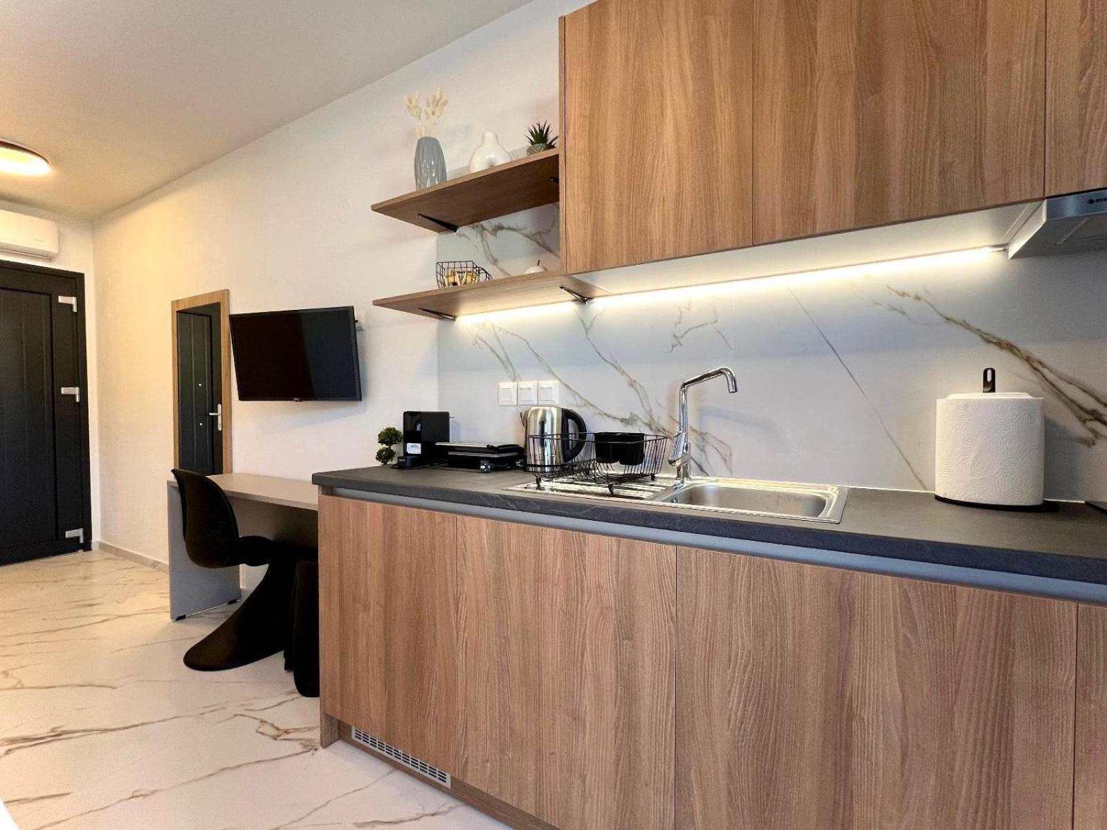 Four Shades Luxury Suites Sarti Bagian luar foto