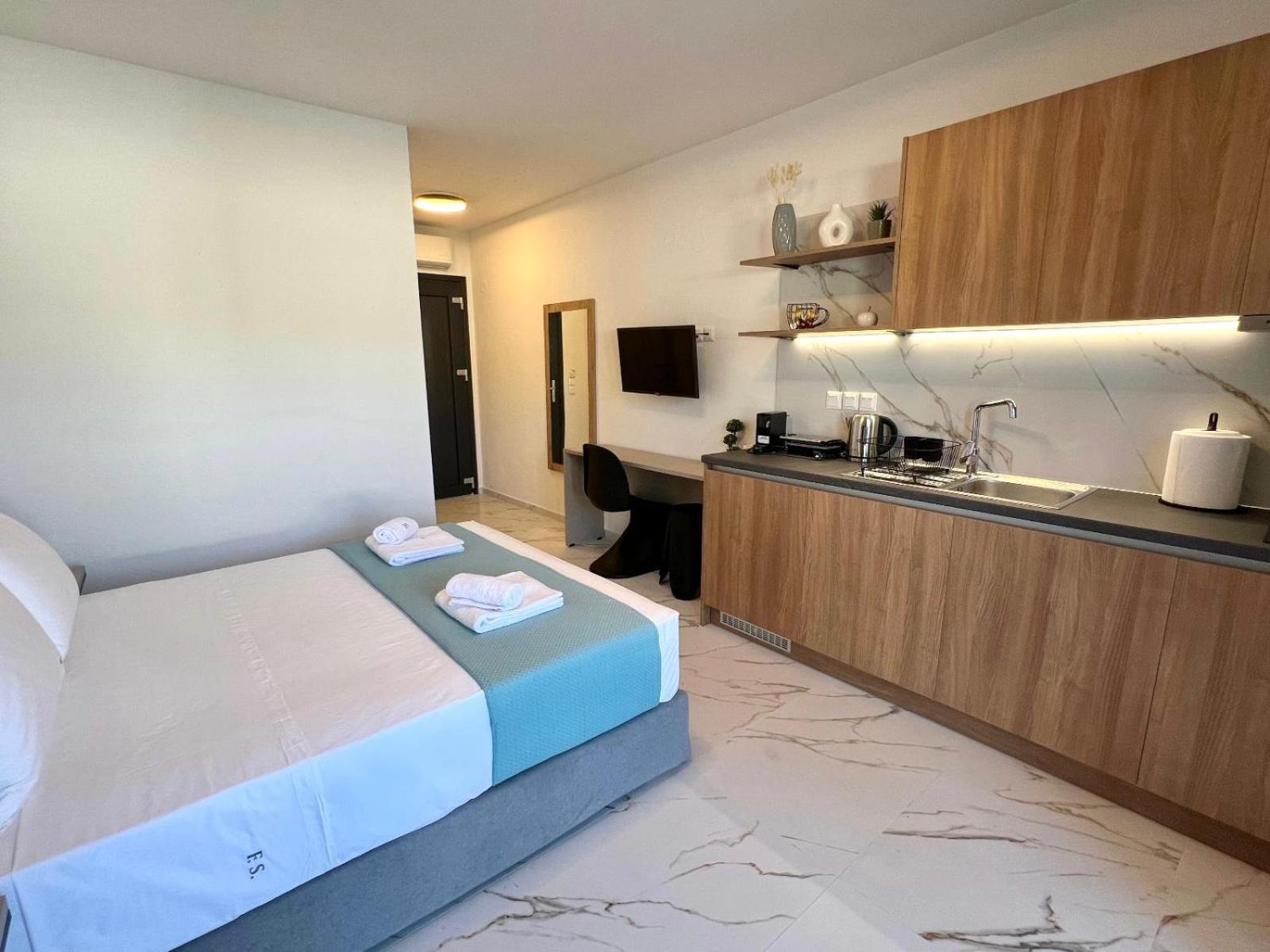 Four Shades Luxury Suites Sarti Bagian luar foto