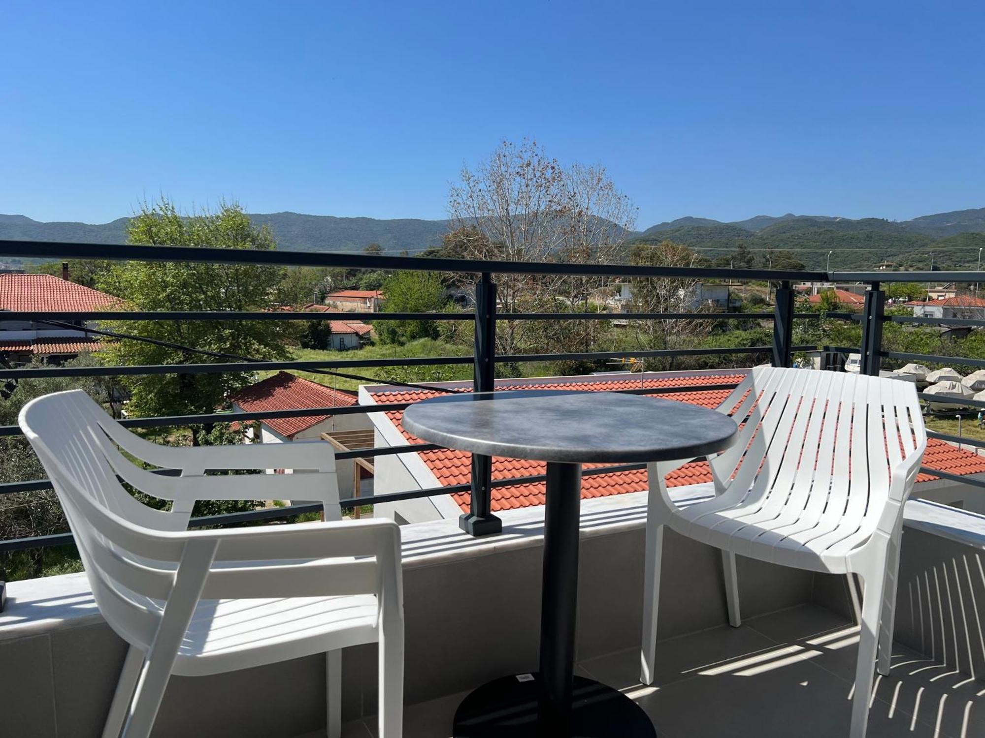 Four Shades Luxury Suites Sarti Bagian luar foto