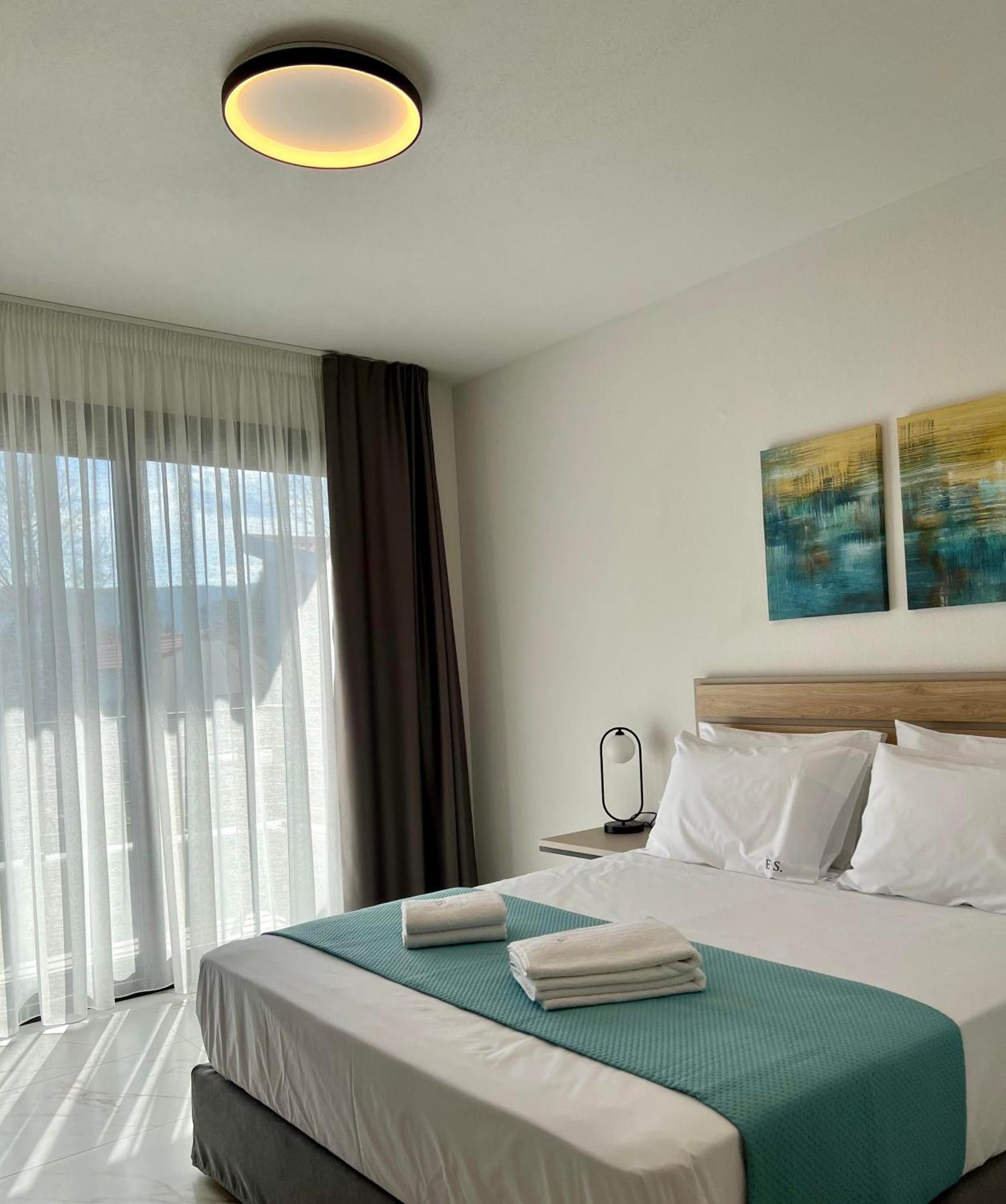 Four Shades Luxury Suites Sarti Bagian luar foto